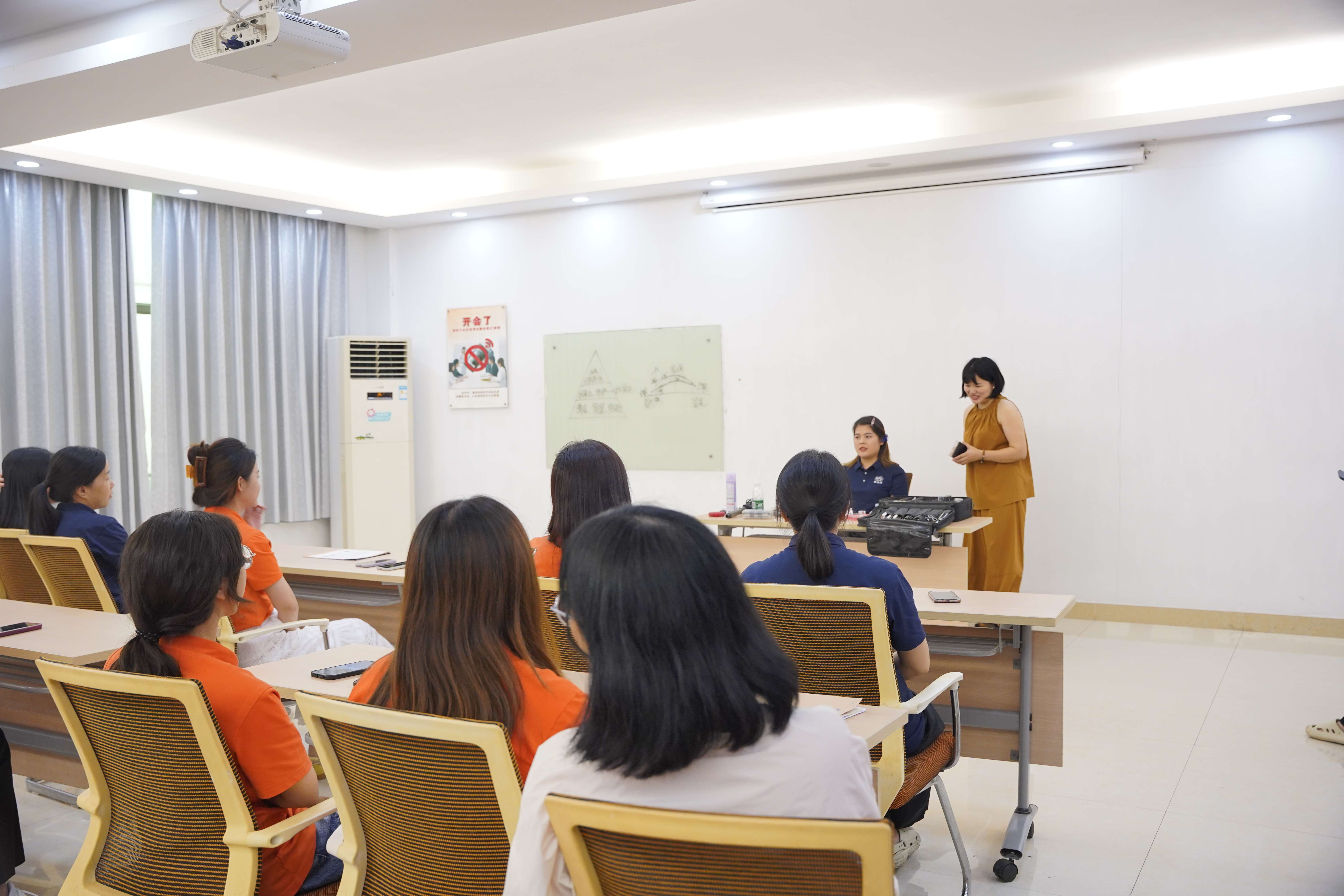 “妆”属美丽 赋能职场！快猫视频网站入口公司通勤化妆培训活动圆满结束~