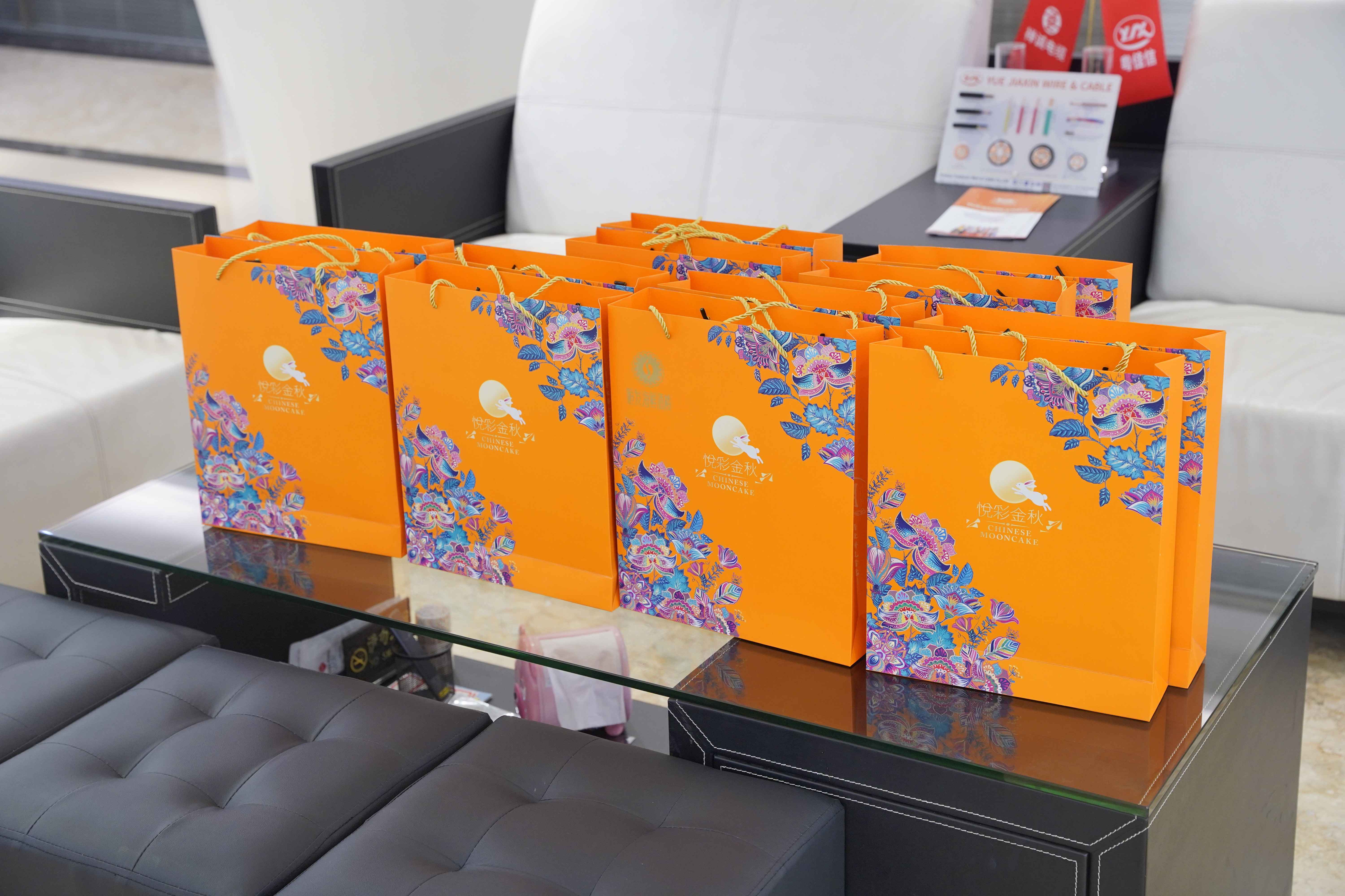 心系员工 中秋送情 | 快猫视频网站入口公司为全体员工发放中秋暖心月饼