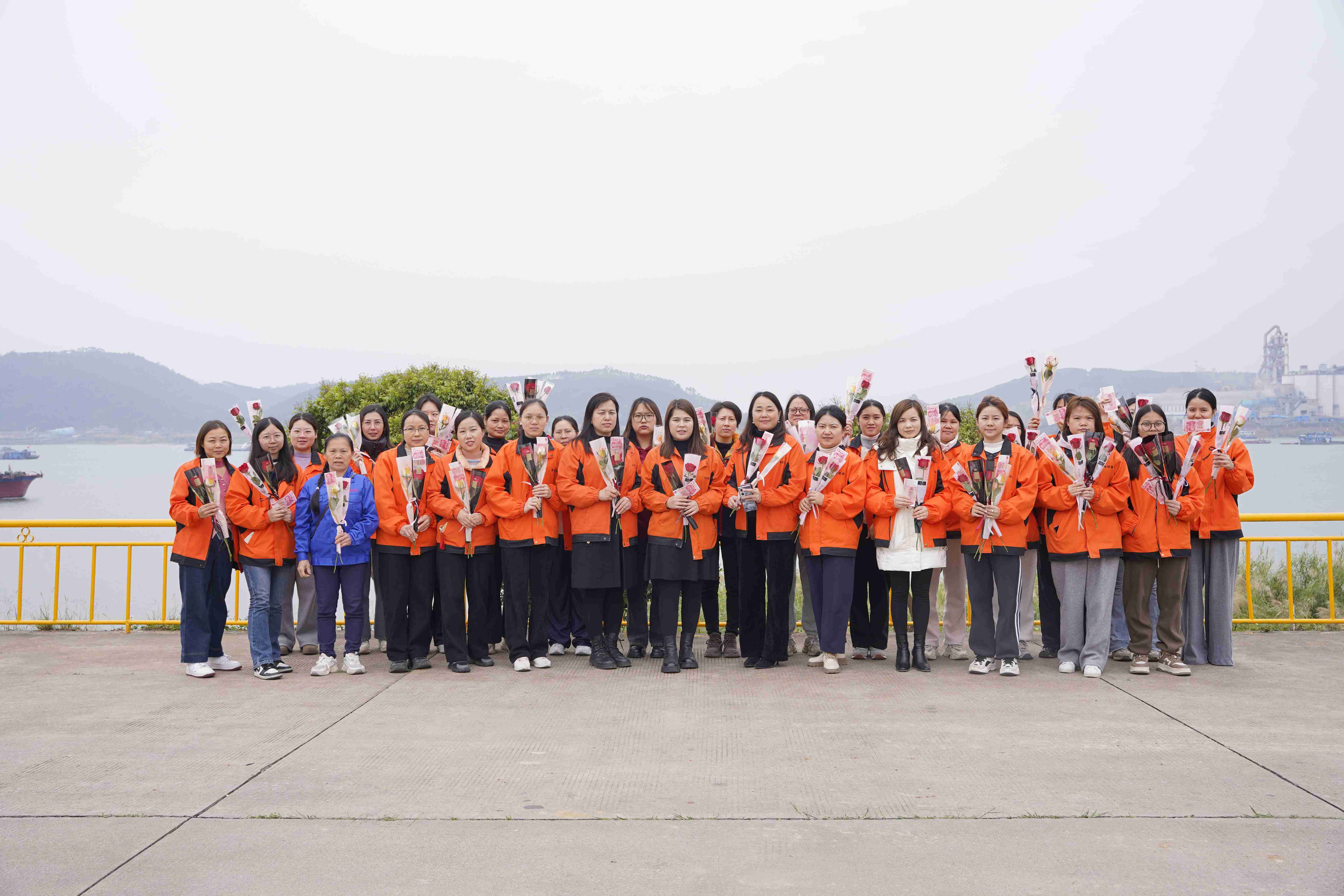 铿锵玫瑰 绽放芳华 | 快猫视频网站入口公司为全体女职工发放“三八”妇女节暖心福利